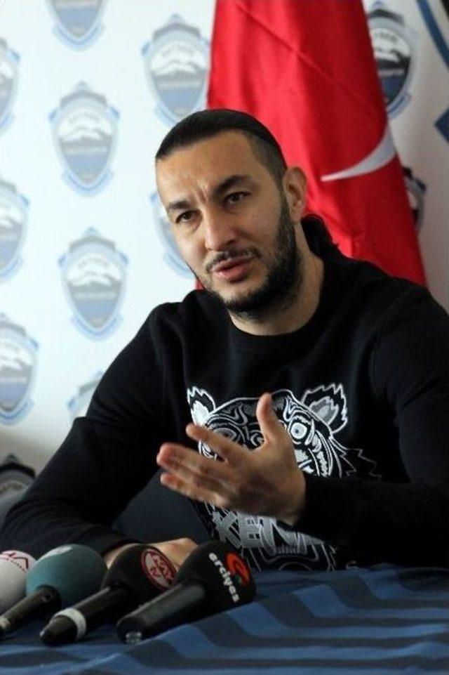 Erciyesspor Kaptanı’ndan ‘özgecan’ Tepkisi