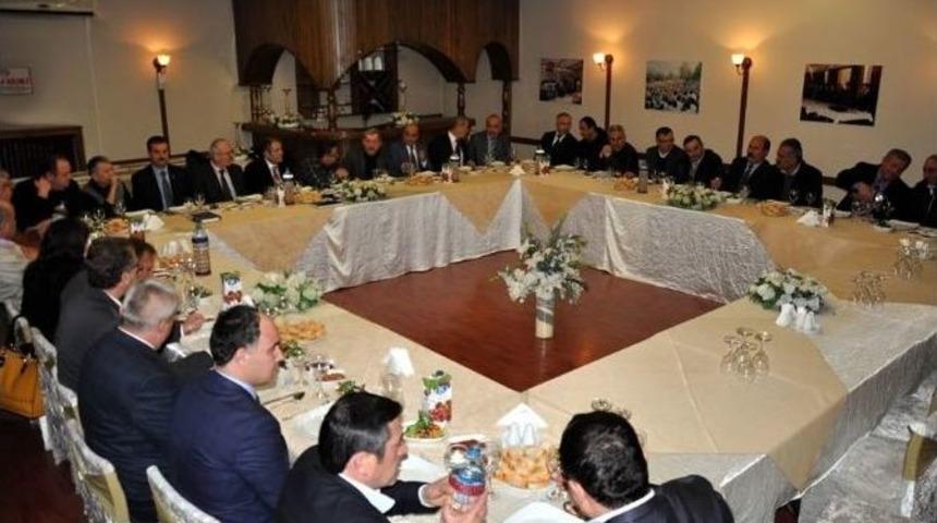 Başkan Vergili Muhtarlarla Yemekte Buluştu