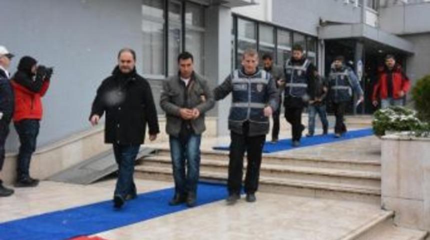 60 Bin Liralık Altın Dolandıran Ş&uuml;pheliler Son Anda Yakalandı