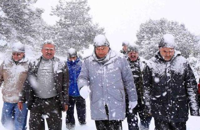 Başkan Karaosmanoğlu'ndan Kar Altında Sağlıklı Yaşam Yürüyüşü