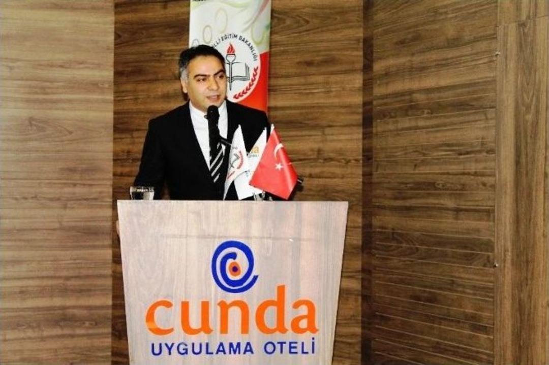 Cunda Uygulama Otelinde Seminerler S&uuml;r&uuml;yor