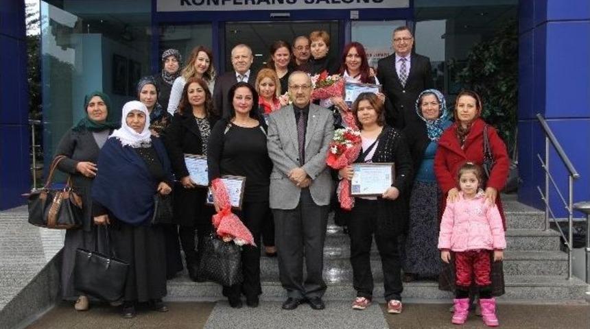 &Ouml;n Muhasebe Kursiyerleri Sertifikalarını Aldı