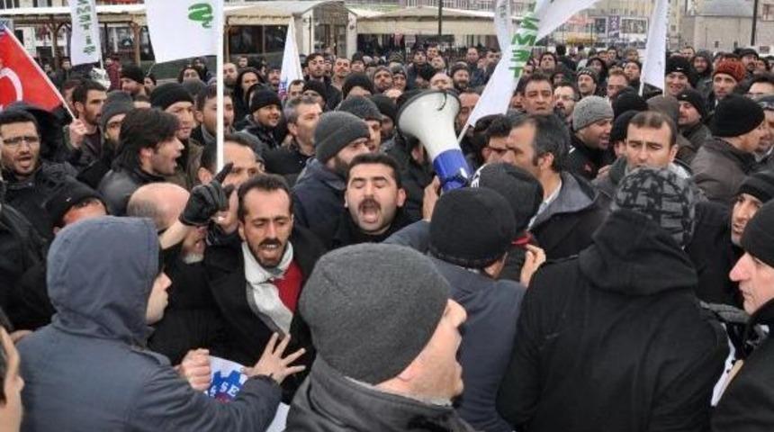 Sivas'ta, Demir-&Ccedil;elik Iş&ccedil;ilerine Polis M&uuml;dahalesi