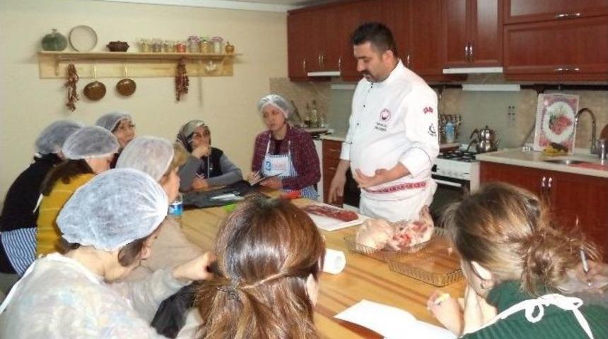 Esmek&rsquo;in Et Yemekleri Kursu Tamamlandı