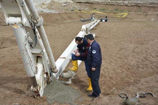 Üzerine Beton Pompası Düşen Işçi Öldü