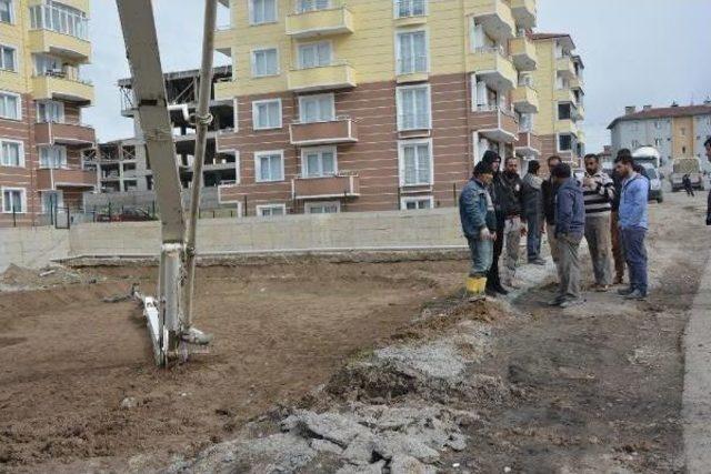 Üzerine Beton Pompası Düşen Işçi Öldü