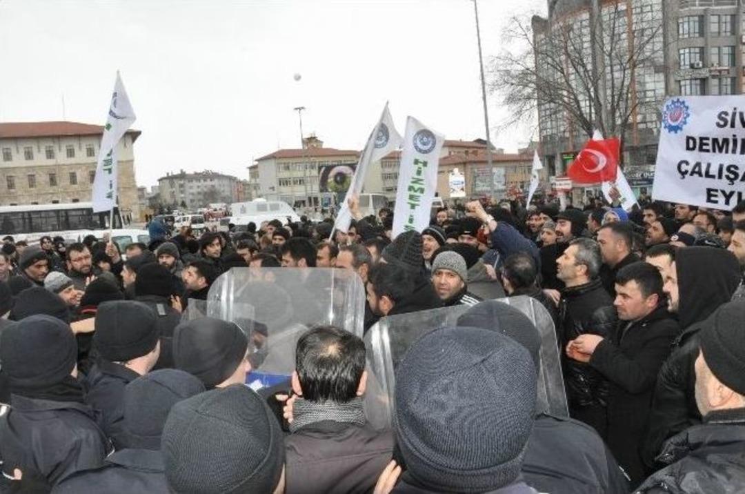 Sivas&rsquo;ta Eylemlerini S&uuml;rd&uuml;ren İş&ccedil;ilere Polis M&uuml;dahale Etti