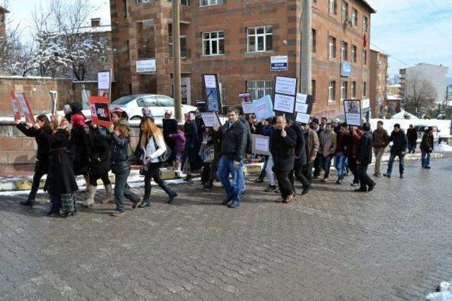 Ahlat’Ta Kadınlardan 'özgecan' Yürüyüşü