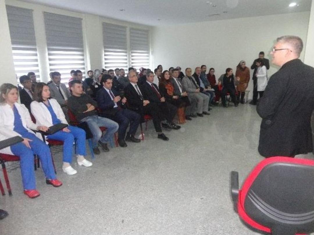 Hastane &Ccedil;alışanlarına Yoga Semineri