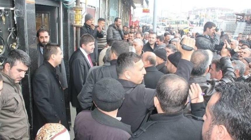 Kayısı &Uuml;reticileri Taleplerini Ak Parti İl Başkanlığı&rsquo;na İletti
