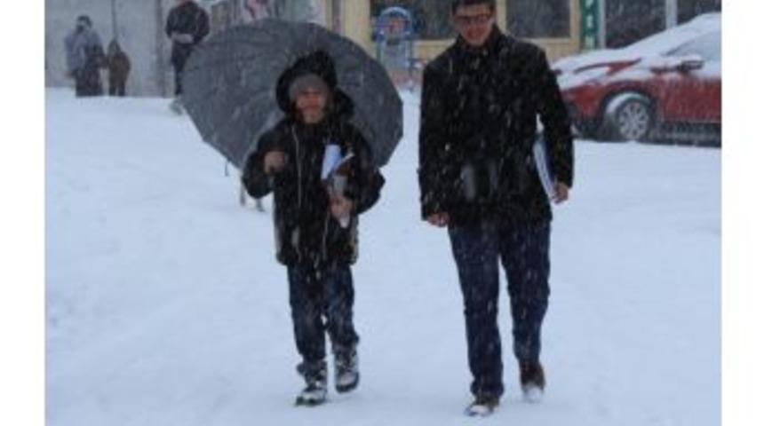 Yıldızeli&rsquo;nde Kar Yağışı Etkili Oldu