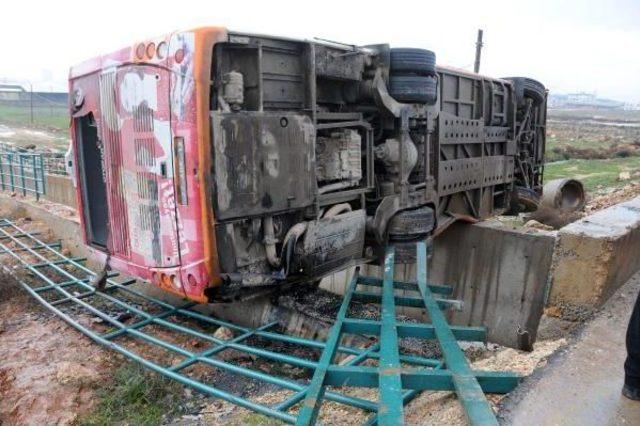 Gaziantep'te Yolcu Otobüsü Devrildi: 7 Yaralı