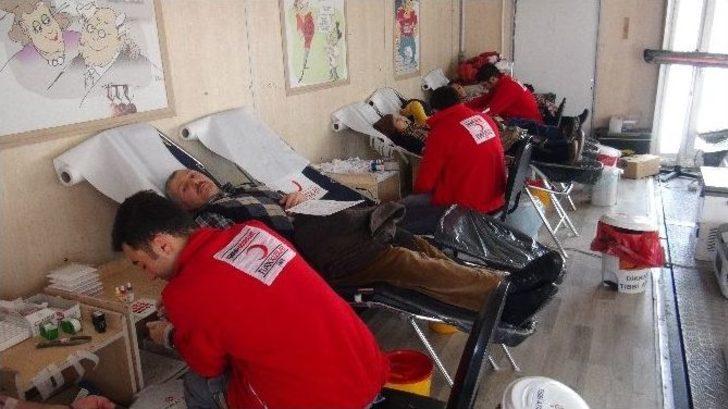 Tatvan’da Kızılay Kan Bağış Kampanyası