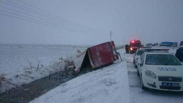 Konya'da Tır, Minibüs Ve Otomobile Çarptı: 4 Yaralı