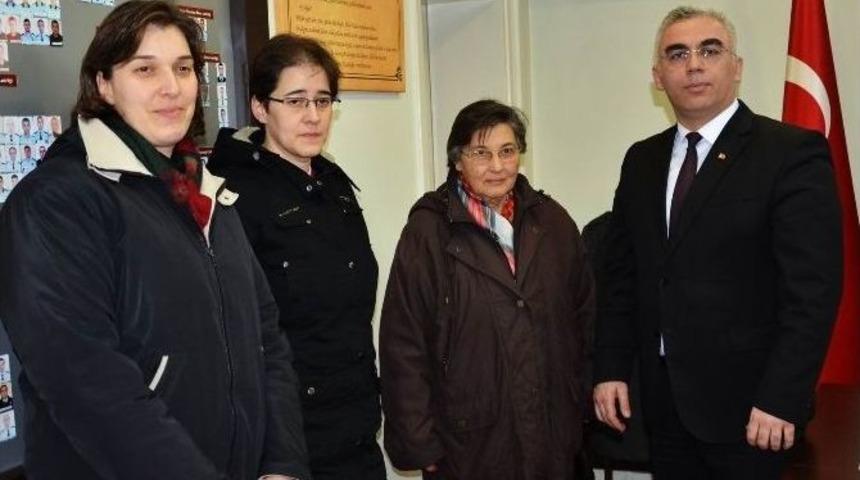 Emekli Öğretmen 107 Bin Lirasını Dolandırıcılara Kaptırmaktan Son Anda Polis Tarafından Kurtarıldı