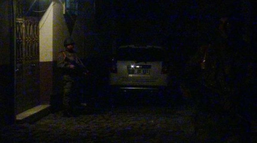 Jandarma &Ouml;zel Herakat, Doğubayazıt'ta Altı Katlı Apartmanda Operasyon Yaptı