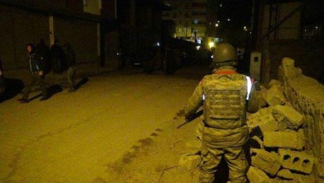 Jandarma Özel Herakat, Doğubayazıt'ta Altı Katlı Apartmanda Operasyon Yaptı