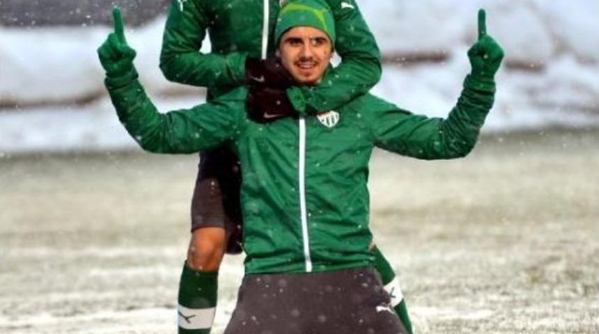 Bursaspor Kar Altında &Ccedil;alıştı