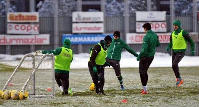 Bursaspor Kar Altında Çalıştı