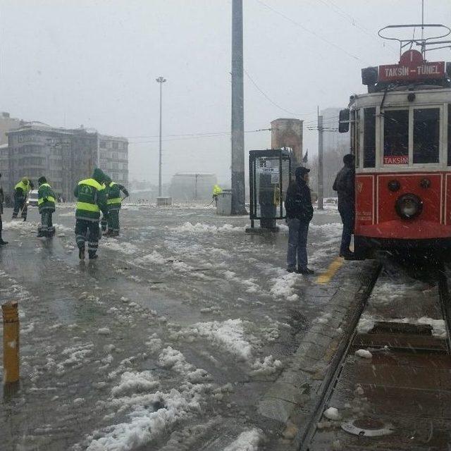 Beyoğlu Belediyesi’nden 7/24 Kar Mesaisi