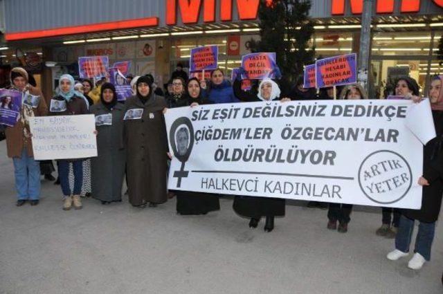 Damadı Tarafından Kızı Ve Oğlu Öldürülen Anne Çelik: Özgecan'ın Suçu Neydi? Çiğdem'in Suçu Neydi?