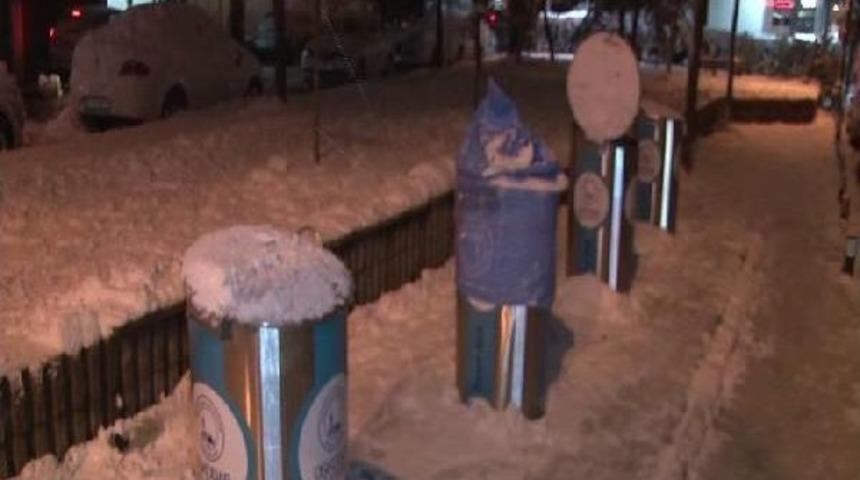 Karısını Bı&ccedil;akla &Ouml;ld&uuml;rd&uuml;, Par&ccedil;aladı, &Ccedil;&ouml;p Konteynerine Attı