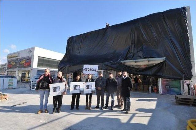 Bodrumlu Esnaf Özgecan İçin İçin İşletmesini Siyahla Kapladı