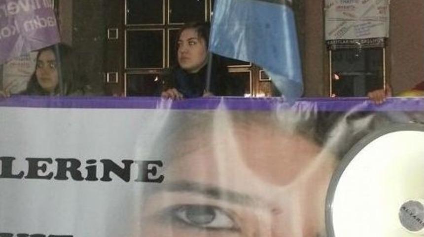 &Ouml;zgecan İ&ccedil;in Meşaleli Pretesto