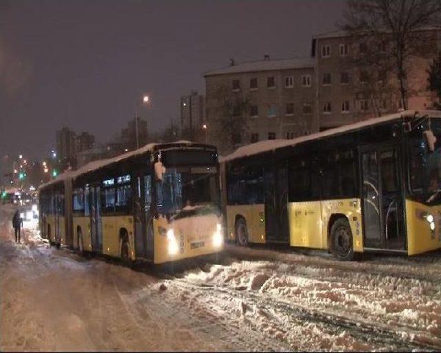 İett Otobüsleri Saatlerce Yolda Mahsur Kaldı