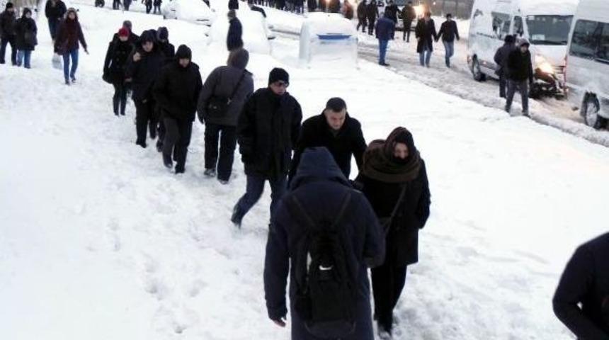 Kopan Elektrik Hattı E-5'e D&uuml;şt&uuml;, Trafik  Fel&ccedil; Oldu