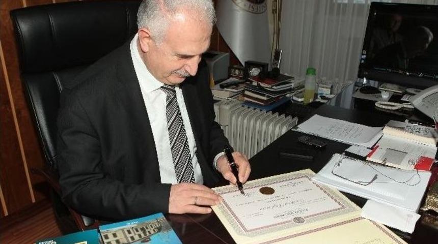 Atat&uuml;rk &Uuml;niversitesi&rsquo;nde Yeni Tasarım Diplomalar