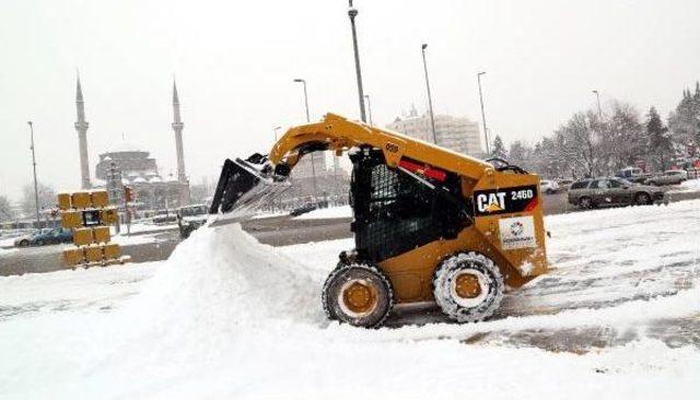 Kayseri'de Kent Merkezinde Kar Kalınlığı 40 Santim