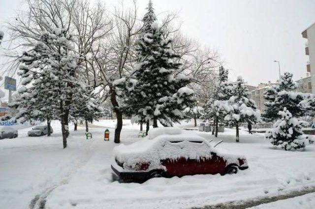 Kayseri'de Kent Merkezinde Kar Kalınlığı 40 Santim