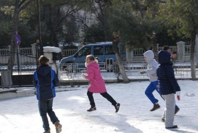 Menteşe'nin Yüksek Kesimleri Beyaza Büründü