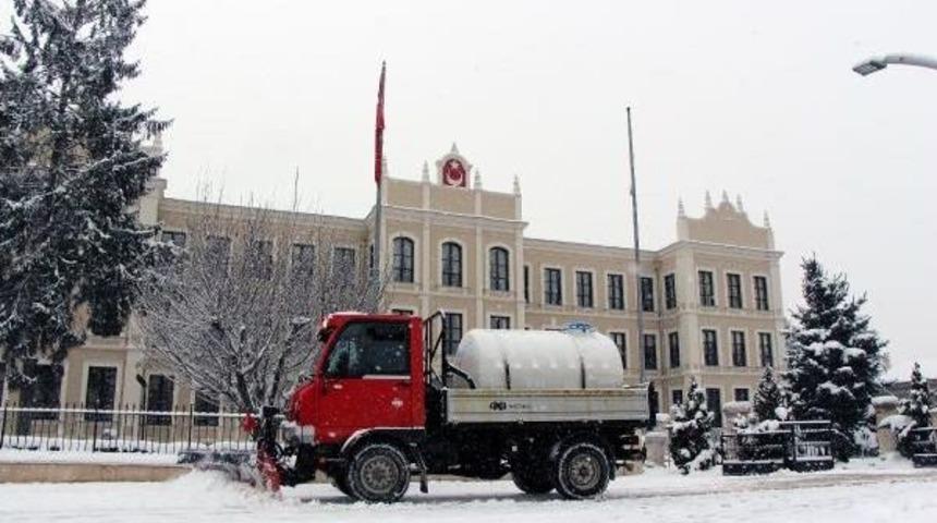 Bolu Dağı'nda Yoğun Kar Yağışı Ulaşımı Etkiledi