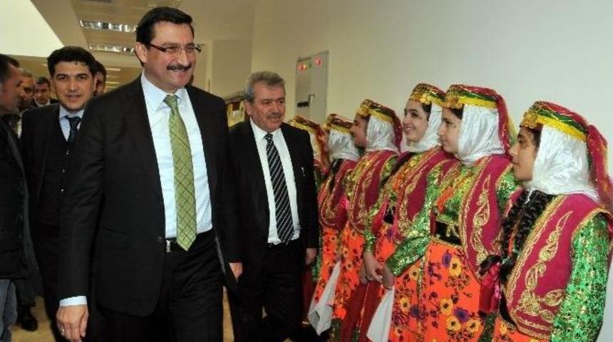 Ke&ccedil;i&ouml;ren&rsquo;de &Ouml;ğrenciler Barış Man&ccedil;o&rsquo;yu Andı