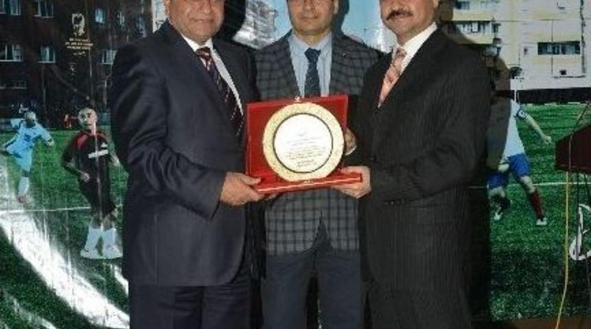 &Ccedil;iğli&rsquo;de Nostalji Turnuvasında &Ouml;d&uuml;ller Verildi