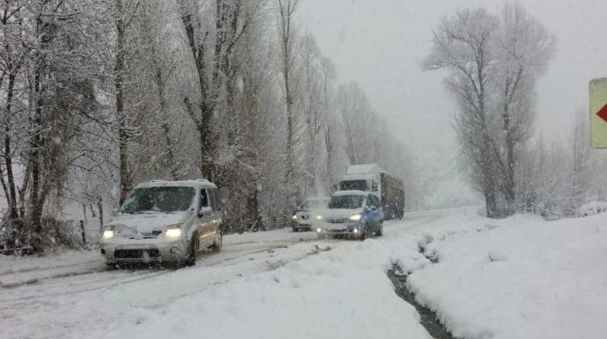 Bing&ouml;l&rsquo;de Kar Yağışı Hayatı Olumsuz Etkiliyor