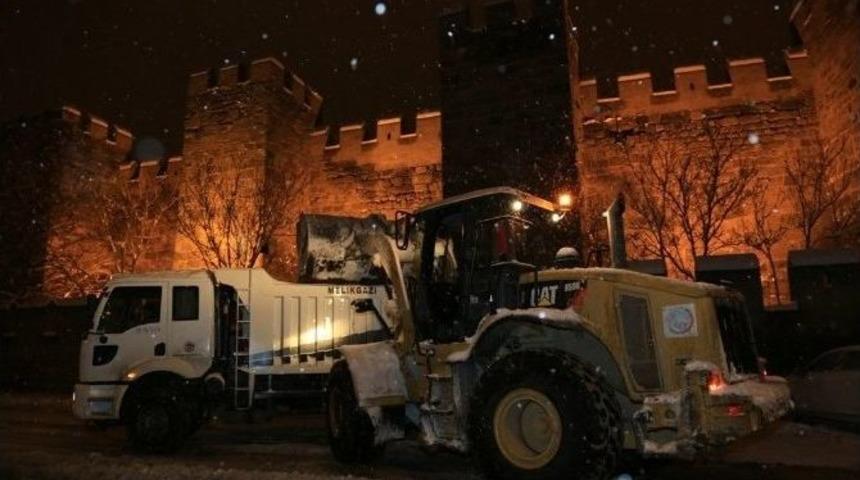 Belediye Ekipleri Kar Seferberliğinde