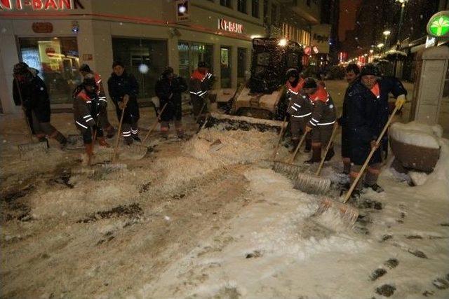 Belediye Ekipleri Kar Seferberliğinde