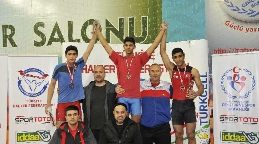 Vanlı Halterci T&uuml;rkiye &Uuml;&ccedil;&uuml;nc&uuml;s&uuml; Oldu