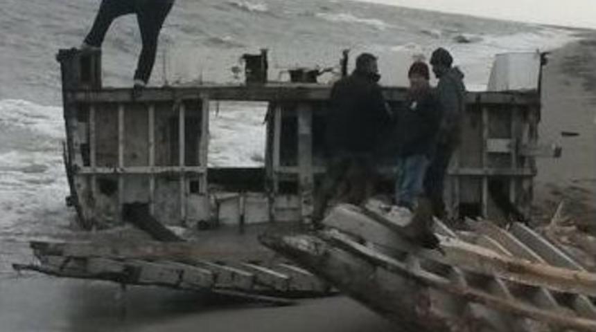 Longoz Sahiline Yat Vurdu