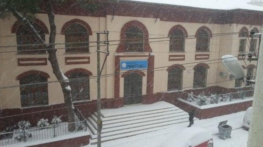 Bursa-izmir Yolunda Kar Esareti