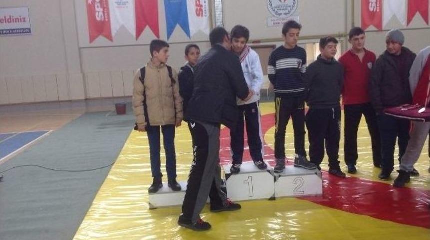 Ted&rsquo;li Mertcan G&uuml;reşte Malatya Birincisi Oldu