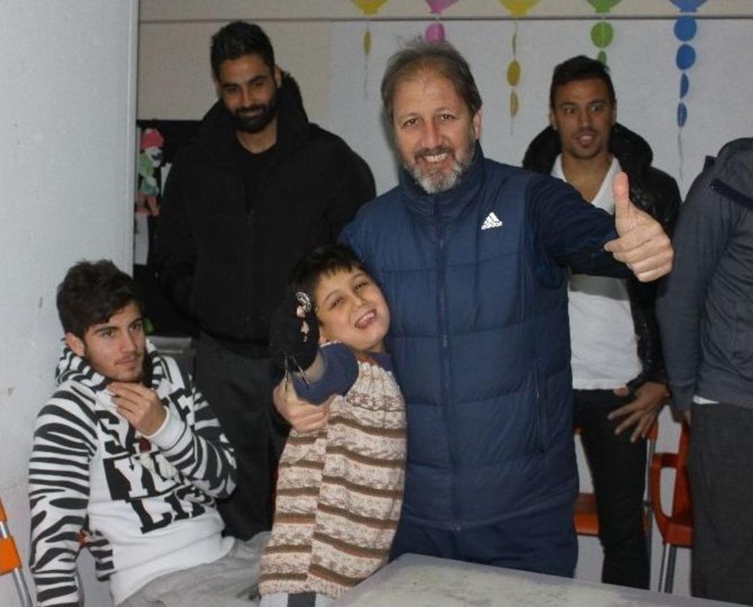 Manisasporlu Futbolcular Engelli &Ouml;ğrenciler İle Biraraya Geldi