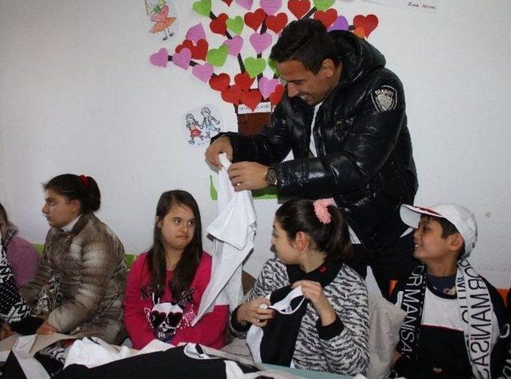 Manisasporlu Futbolcular Engelli Öğrenciler İle Biraraya Geldi G3