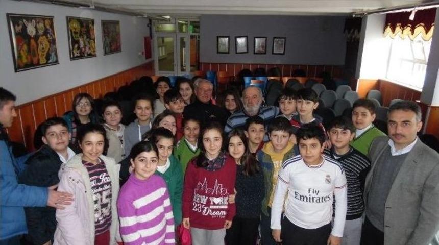 &Ouml;ğrencilere Karda Yiyecek Bulamayan Hayvanları Besleme &Ccedil;ağrısı