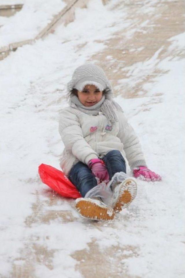 Ankara'da Kar Yağışı Başladı Ekipler Yollara Düştü (2)