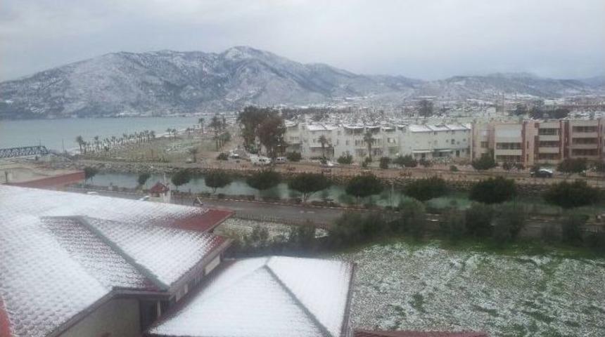 Bozyazı&rsquo;ya Otuz Yıl Aradan Sonra Kar Yağdı