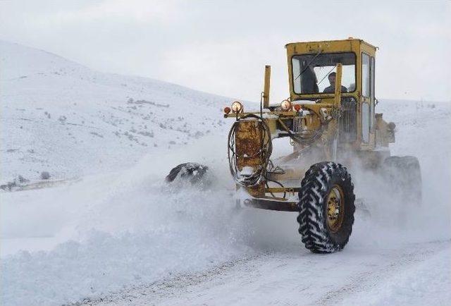 Niğde&rsquo;de 24 Saat Karla M&uuml;cadele 1
